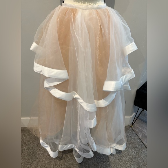 NWOT! Beaded 2-Piece Tulle ball gown wedding dress! - Picture 5 of 16